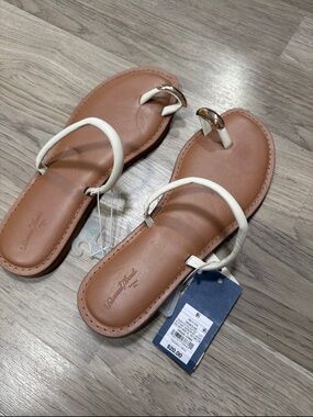 Universal Thread Tan Footbed Sandals with Cream Straps and Gold Accent